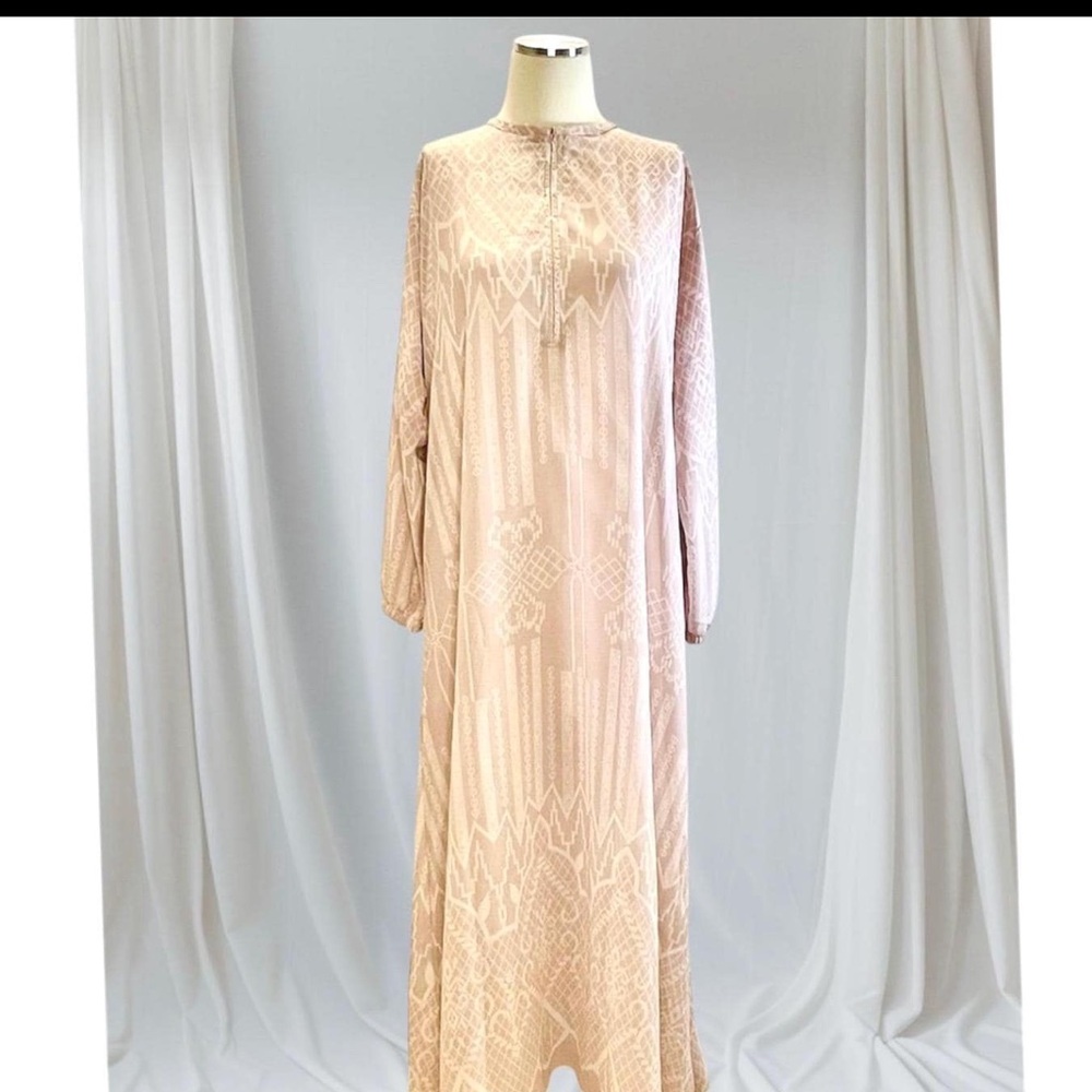Elegant Pink Patterned Abaya Dress